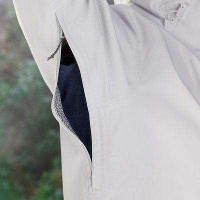 Close up shot of the thumbhole sleeves